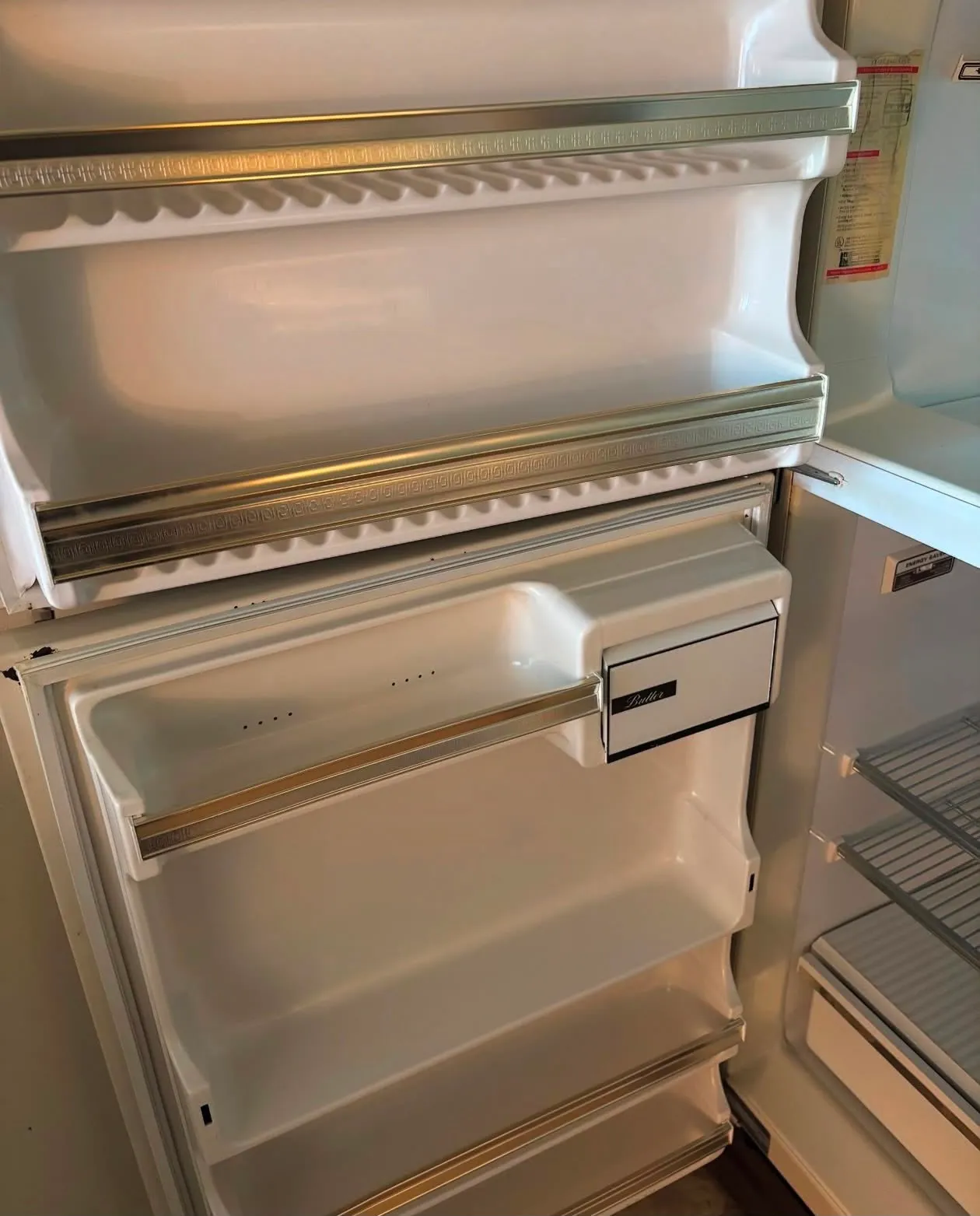 Refrigerator shelves after cleaning